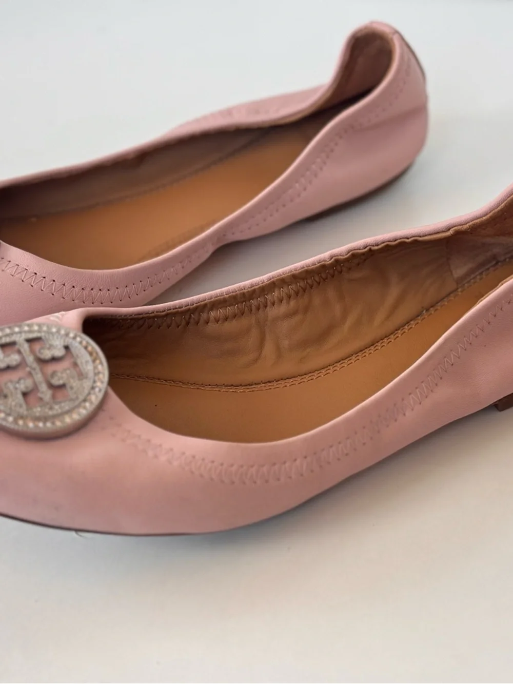 Tory Burch Liana Seashell Pink Logo Rhinestone Flat Nappa Leather Shoes Size 8